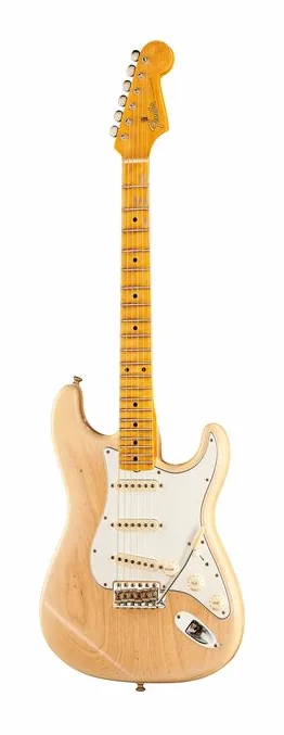 Fender Postmodern Strat MN NAB Relic fotografato frontalmente