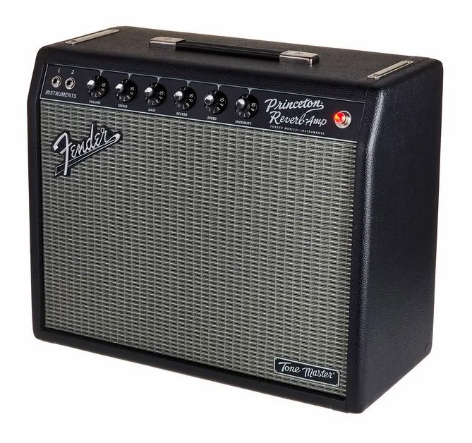 Fender Tone Master Princeton Reverb inquadrato di fronte su sfondo neutro