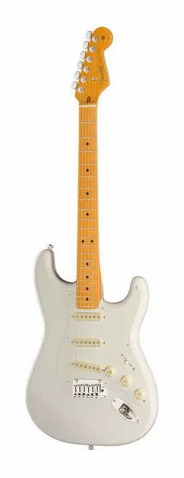 Fender Ultra Luxe 50s Strat MN WBL fotografato frontalmente