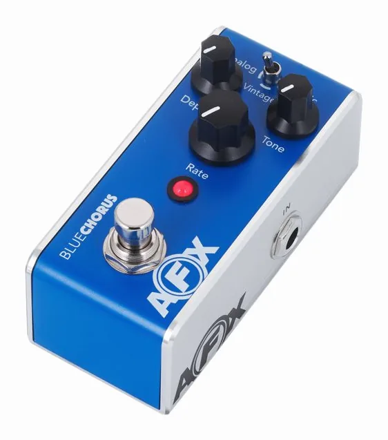 Fishman AFX BlueChorus Mini Chorus inquadrato di fronte su sfondo neutro