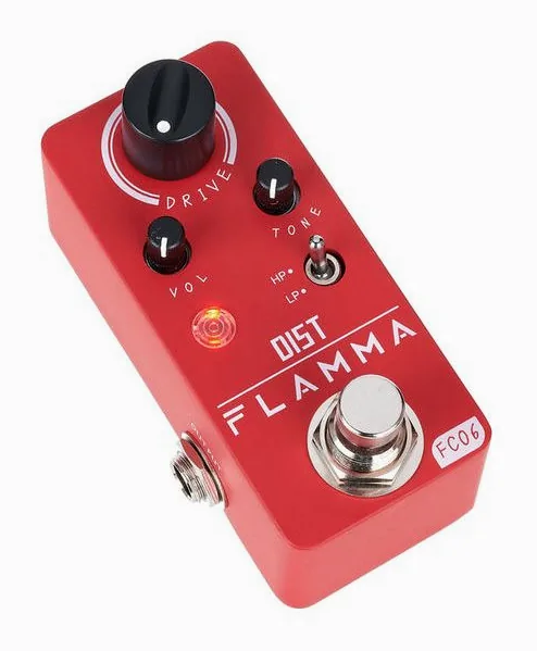 Flamma FC06 Distortion, footswitch in primo piano