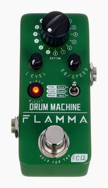 Flamma FC12 Drum Machine, footswitch in primo piano
