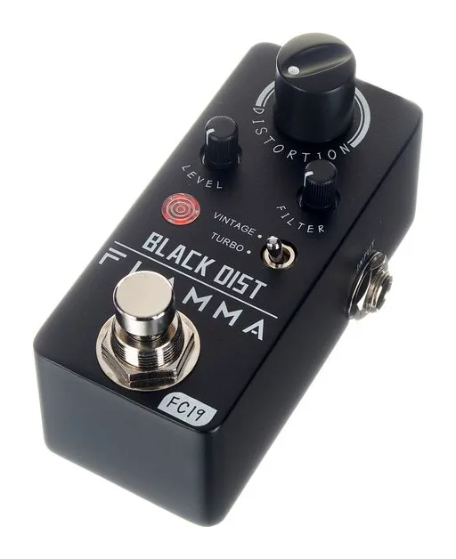 Flamma FC19 Black Distortion inquadrato di fronte su sfondo neutro