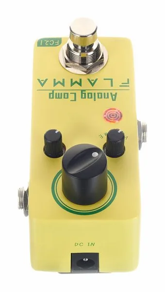 Flamma FC21 Optical Compressor, footswitch in primo piano