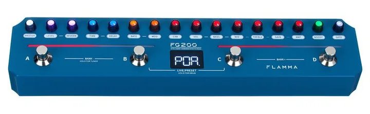 Flamma FG200 Effect Strip, footswitch in primo piano
