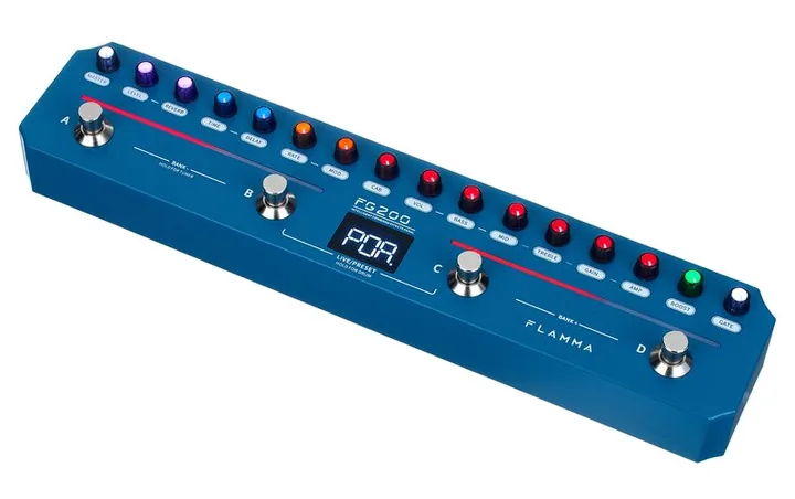 Flamma FG200 Effect Strip inquadrato di fronte su sfondo neutro