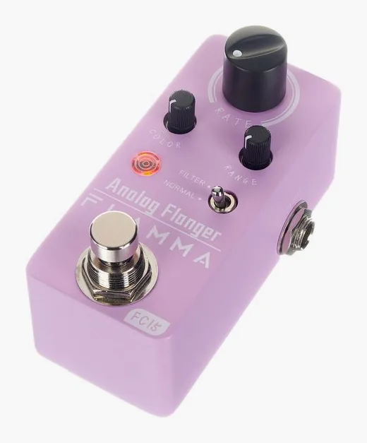 Flamma FC15 Flanger, footswitch in primo piano