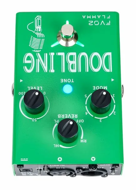 Flamma FV02 Vocal & Guitar FX, footswitch in primo piano