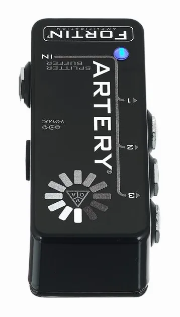 Fortin Artery Splitter Buffer, footswitch in primo piano