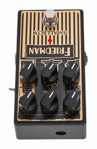 Friedman Small Box Overdrive, footswitch in primo piano