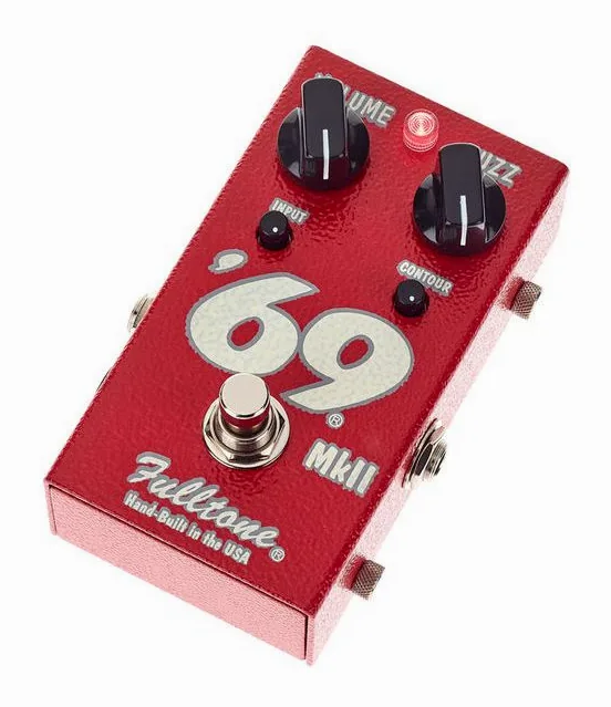 Fulltone 69 MKII Pedal inquadrato di fronte su sfondo neutro