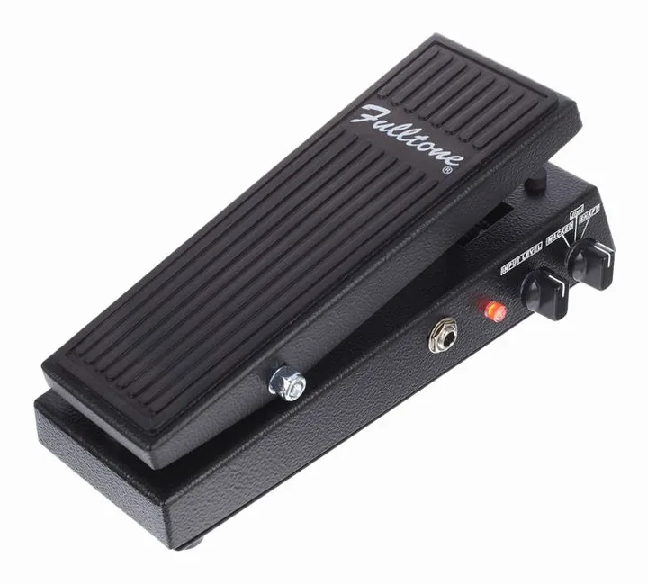 Fulltone Clyde Wah Deluxe inquadrato di fronte su sfondo neutro