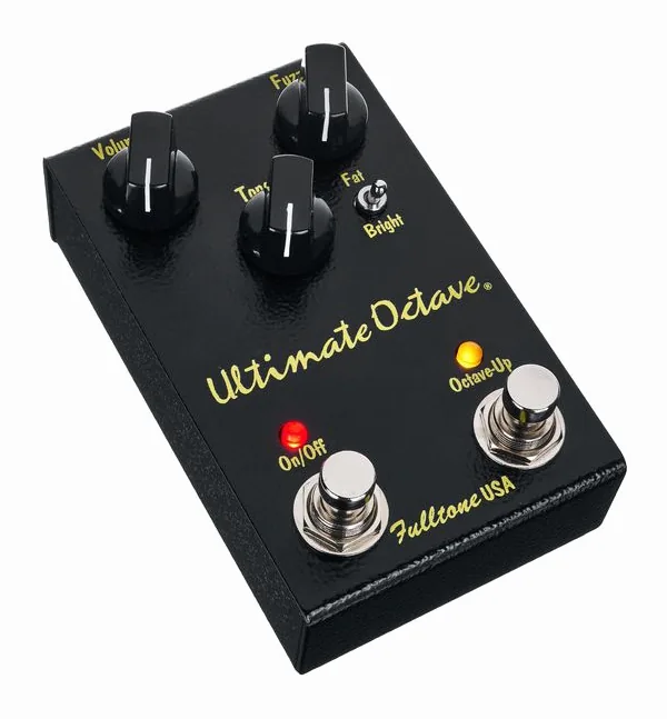 Fulltone Ultimate Octave Fuzz/Octave, footswitch in primo piano