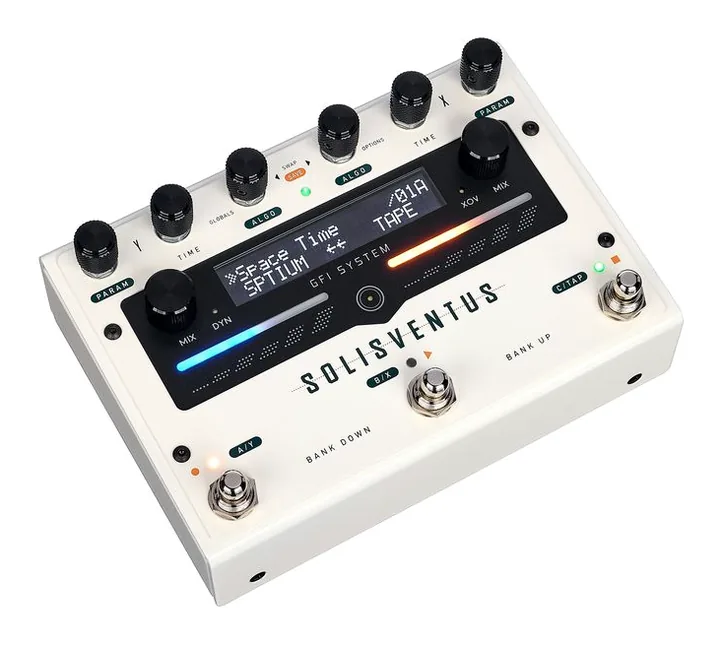 GFI System Solis Ventus Reverb & Delay, footswitch in primo piano