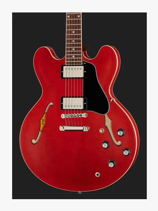Gibson ES-335 Satin Cherry, corpo e verniciatura in primo piano
