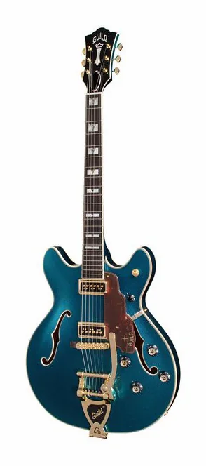 Guild Starfire Custom DC GVT TTD inquadrato di fronte su sfondo neutro