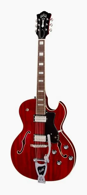 Guild Starfire Deluxe SC GVT CH inquadrato di fronte su sfondo neutro