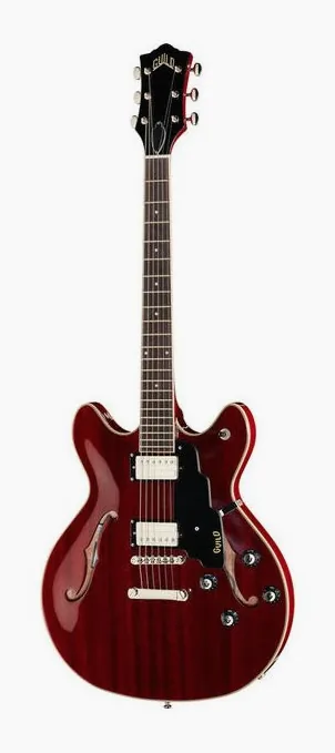 Guild Starfire I DC Cherry inquadrato di fronte su sfondo neutro