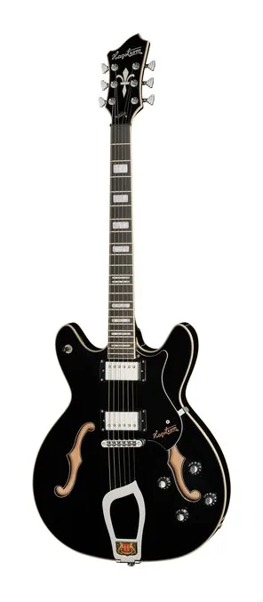 Hagstrom Viking Black inquadrato di fronte su sfondo neutro
