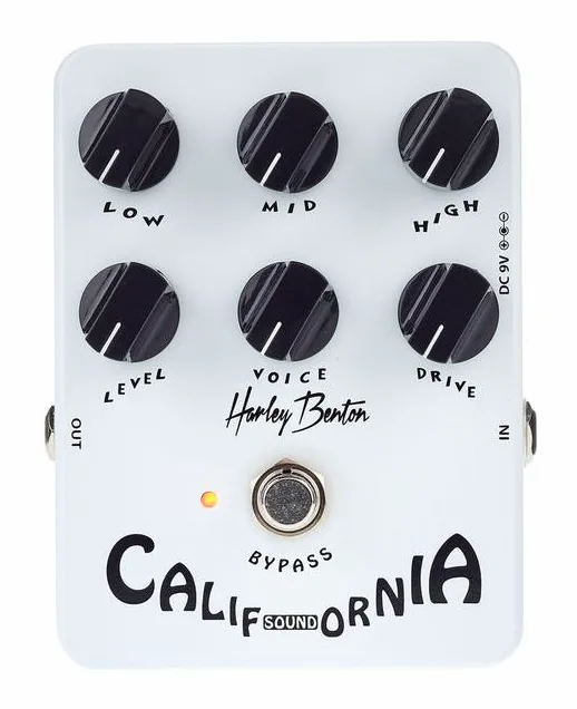 Harley Benton California TrueTone, footswitch in primo piano