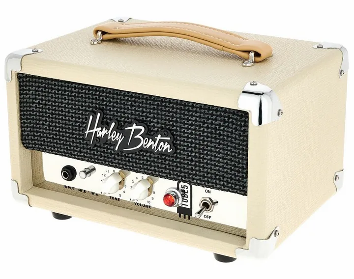 Harley Benton TUBE5 Head fotografato frontalmente
