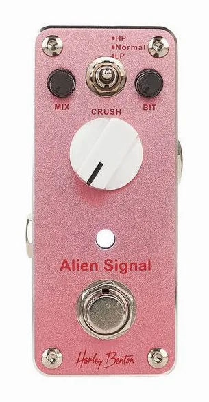 Harley Benton MiniStomp Alien Signal, footswitch in primo piano