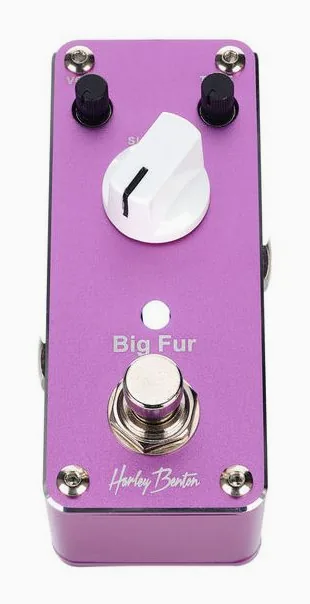 Harley Benton MiniStomp Big Fur, footswitch in primo piano