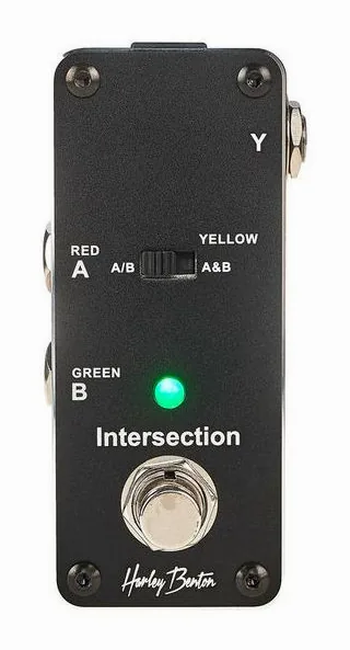 Harley Benton MiniStomp Intersection, footswitch in primo piano