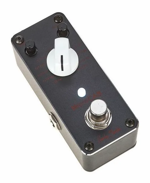Harley Benton MiniStomp MicroCAB, footswitch in primo piano