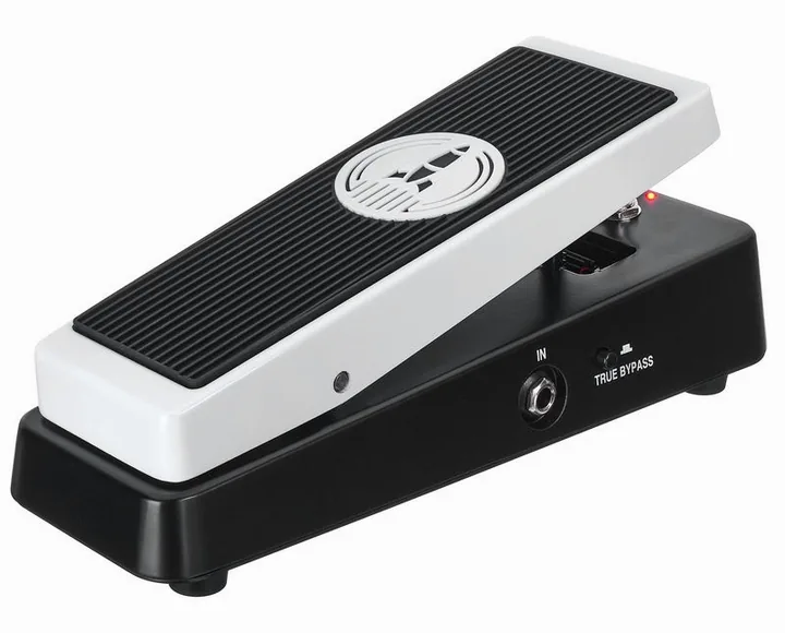 Harley Benton Space Wah / Volume, footswitch in primo piano