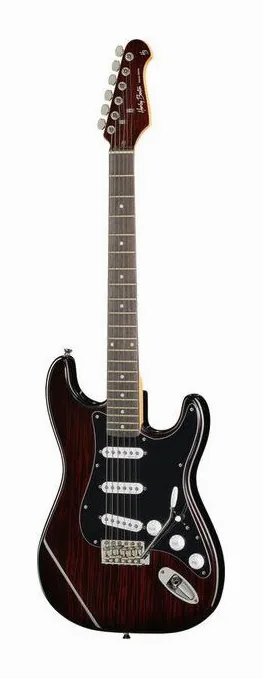 Harley Benton ST-70RW Deluxe Series inquadrato di fronte su sfondo neutro