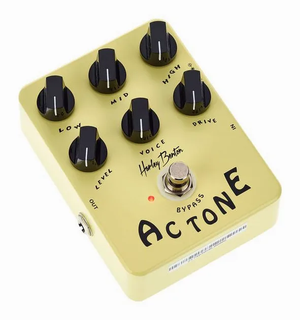 Harley Benton AC TrueTone, footswitch in primo piano