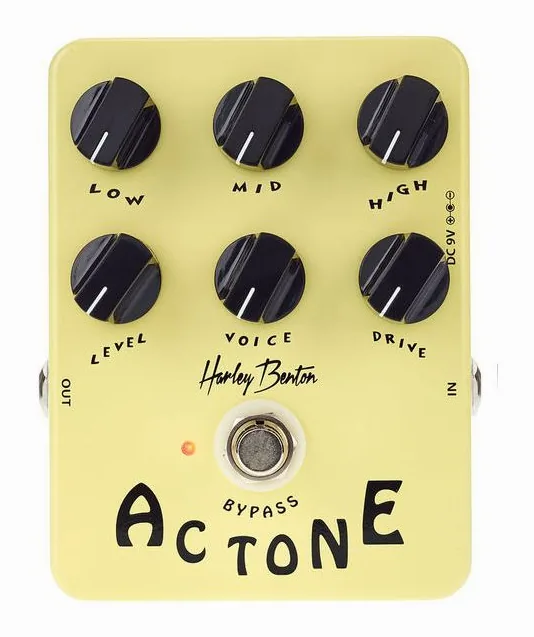 Harley Benton AC TrueTone, footswitch in primo piano