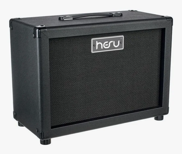 HESU Wizard W112 Standard Cab BK, logo e finiture del pannello frontale