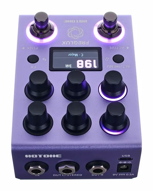 Hotone NP-200 Freqlux TriPitch Engine, footswitch in primo piano