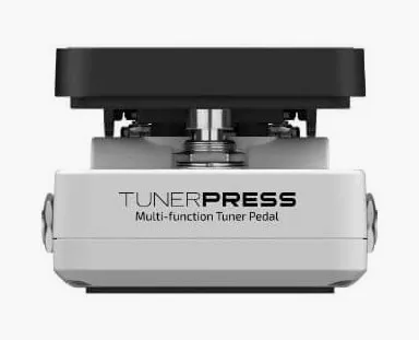 Hotone Tuner Press, footswitch in primo piano