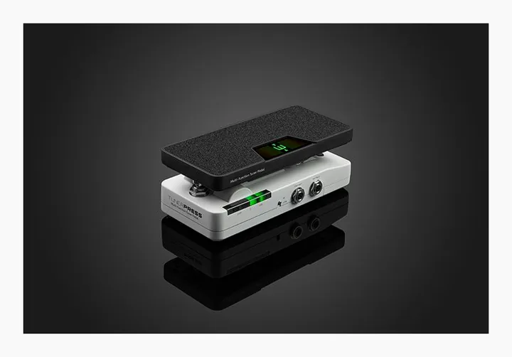 Hotone Tuner Press, footswitch in primo piano