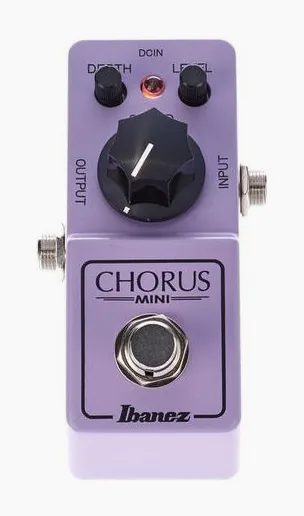 Ibanez CSMini Chorus Pedal, footswitch in primo piano