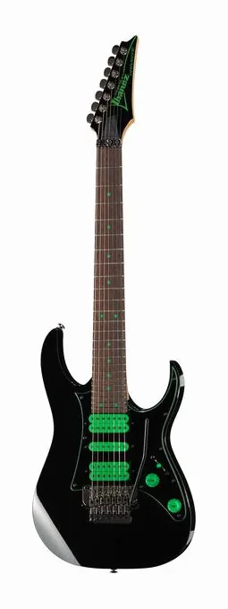 Ibanez UV70P-BK in primo piano frontale