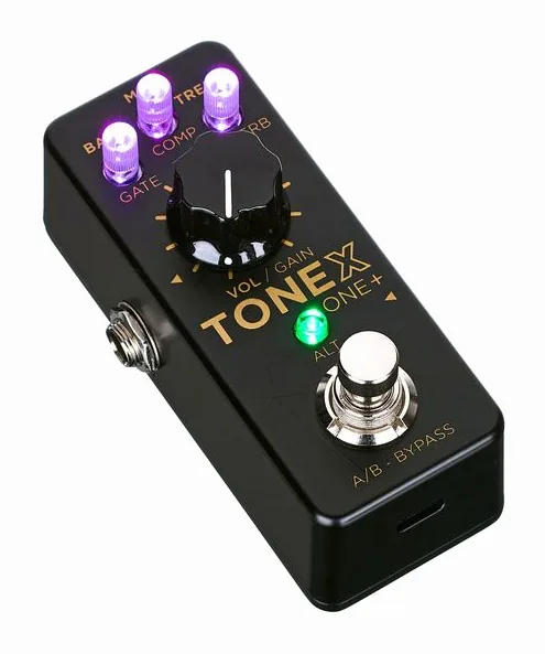 IK Multimedia ToneX One+, retro con le prese di collegamento