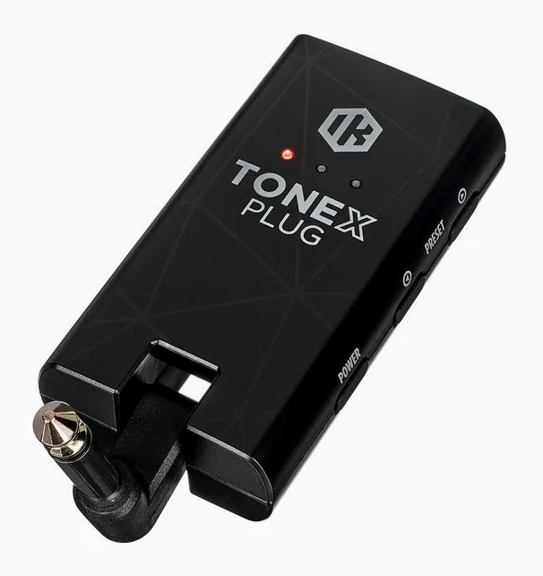 IK Multimedia ToneX Plug fotografato frontalmente