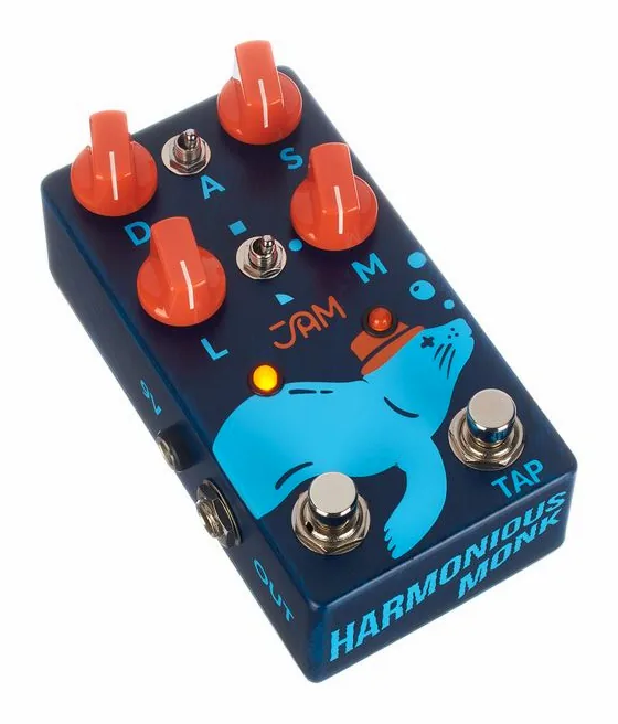 JAM pedals Harmonious Monk MKII Tremolo, footswitch in primo piano