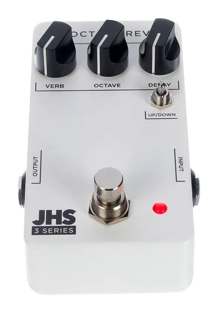 JHS Pedals 3 Series Octaverb, footswitch in primo piano