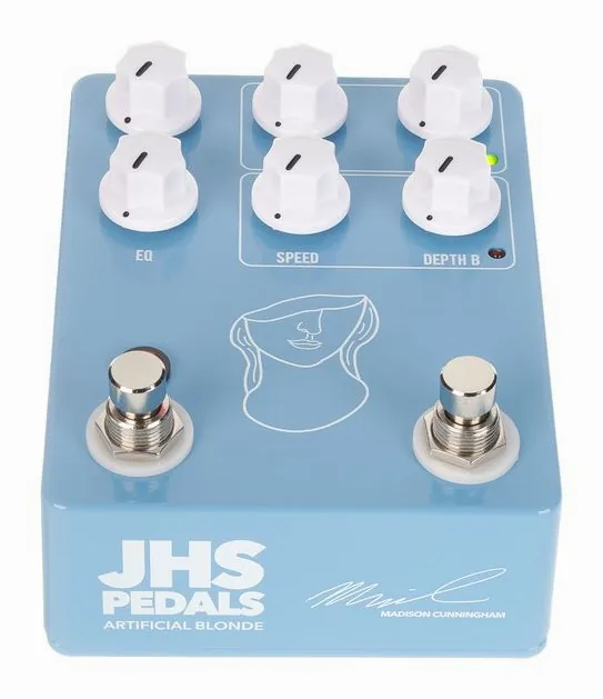 JHS Pedals Artificial Blonde Vibrato, footswitch in primo piano
