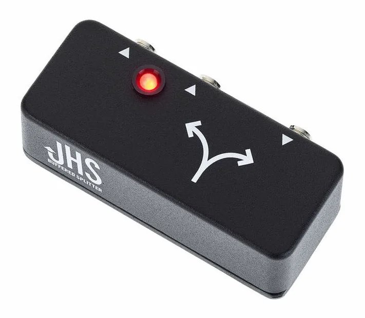 JHS Pedals Buffered Splitter, footswitch in primo piano