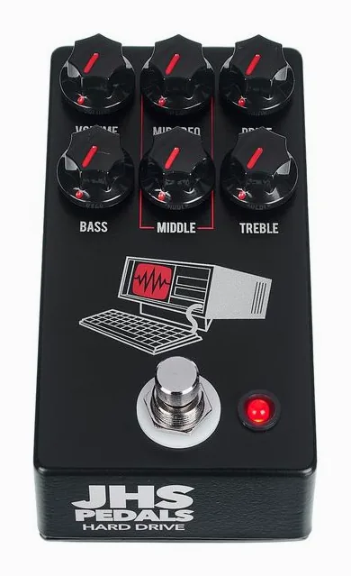 JHS Pedals Hard Drive - Distortion Black, footswitch in primo piano