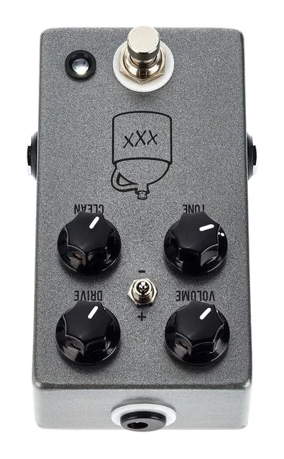 JHS Pedals Moonshine V2, footswitch in primo piano