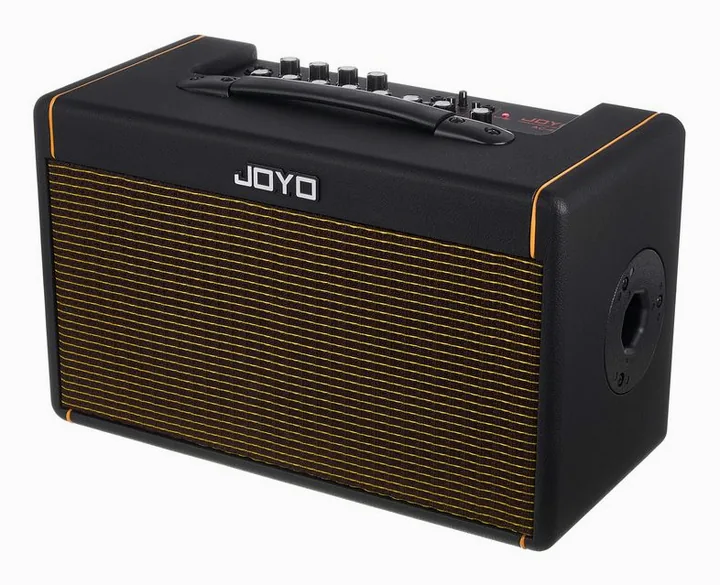 Joyo AC-40S inquadrato di fronte su sfondo neutro