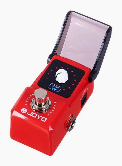 Joyo JF-329 Iron Loop, footswitch in primo piano