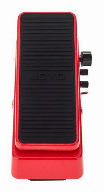 Joyo Multifunction Wah / Volume, footswitch in primo piano
